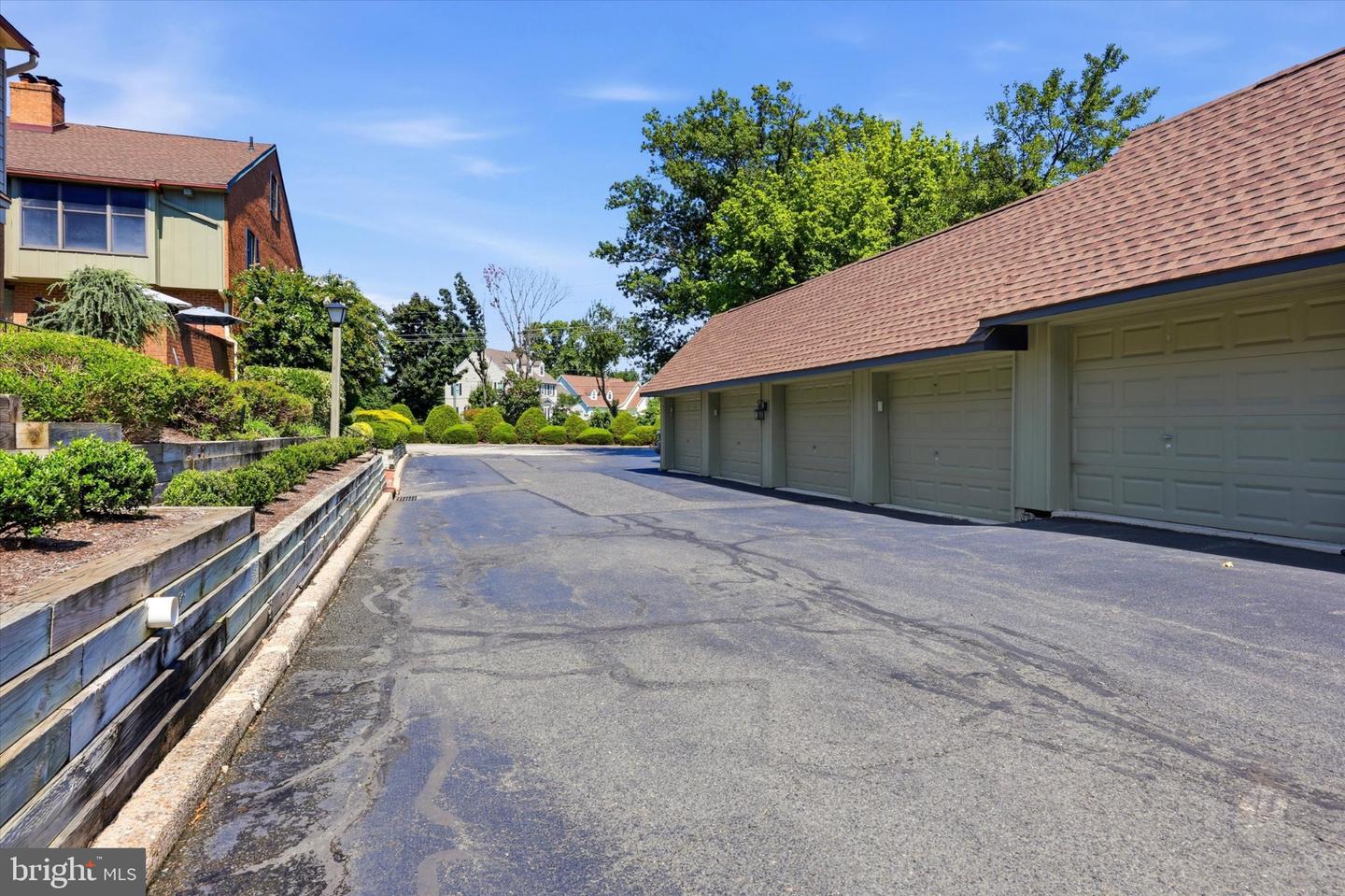 633 E Main St #b7 Property Photo 30