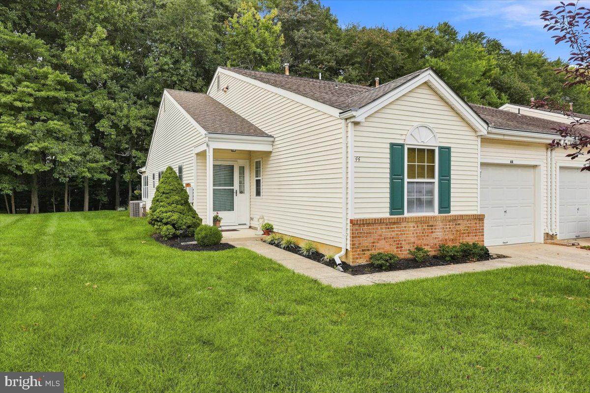 44 Peppergrass Dr N Property Photo 1