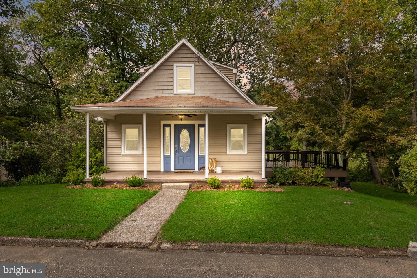 310 New York Ave Property Photo 1