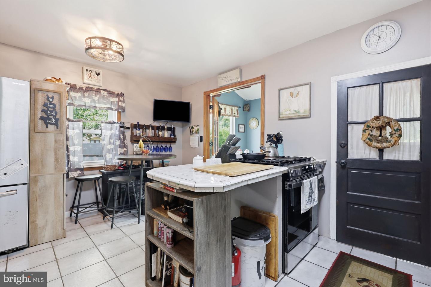 17 Polk St Property Photo 11