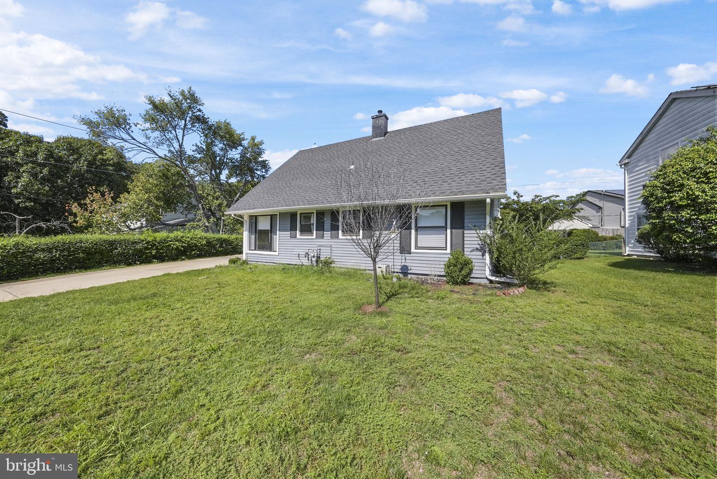 5 Barker Ln Property Photo 2