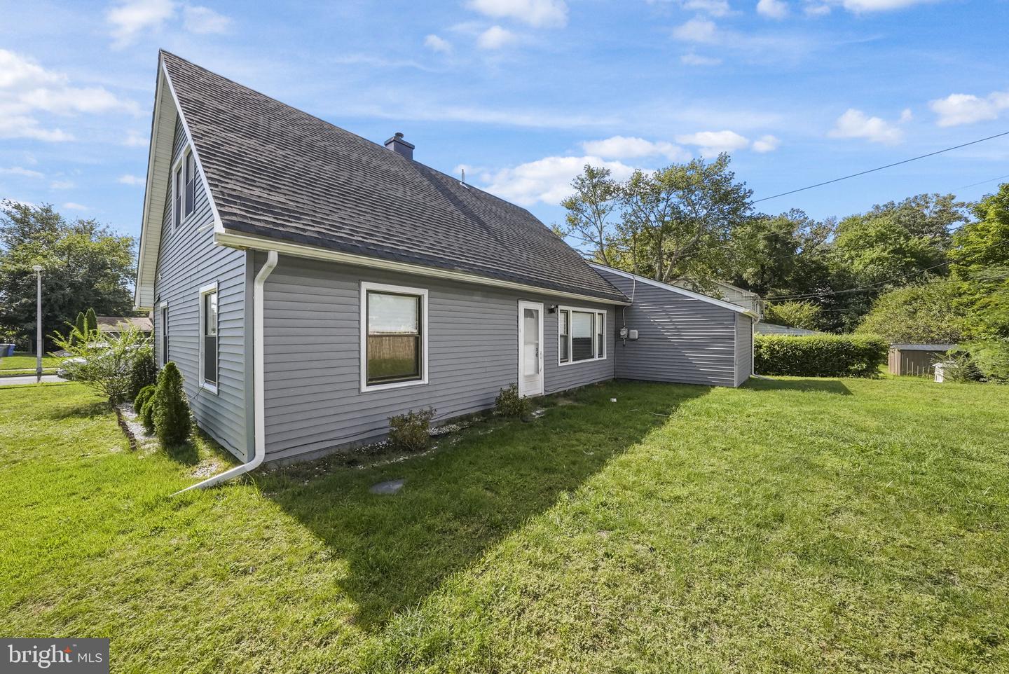 5 Barker Ln Property Photo 5