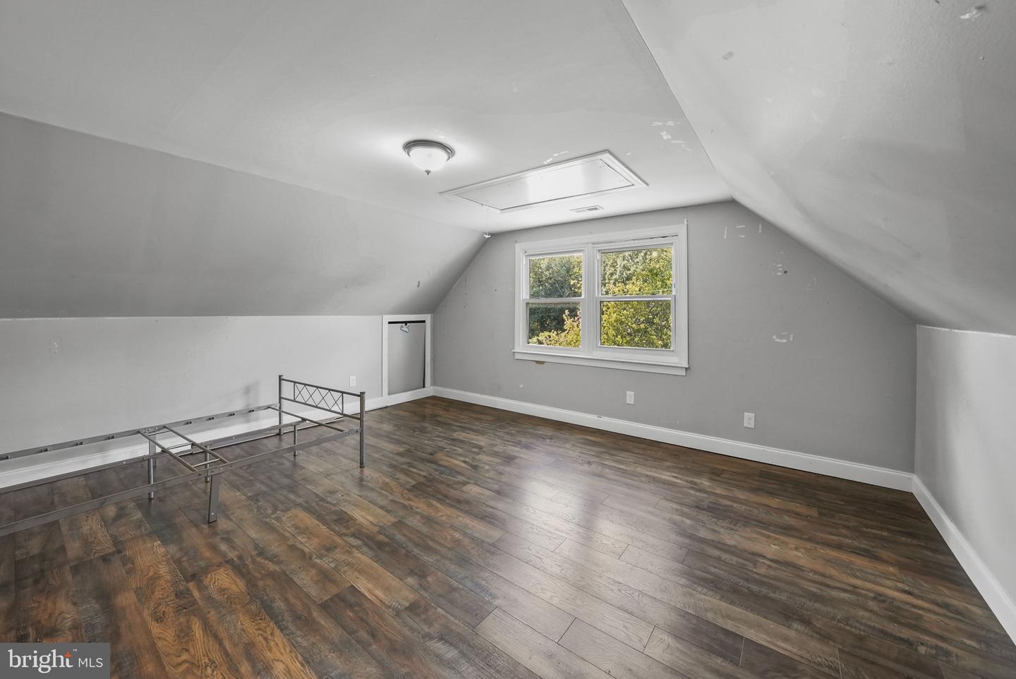 5 Barker Ln Property Photo 7