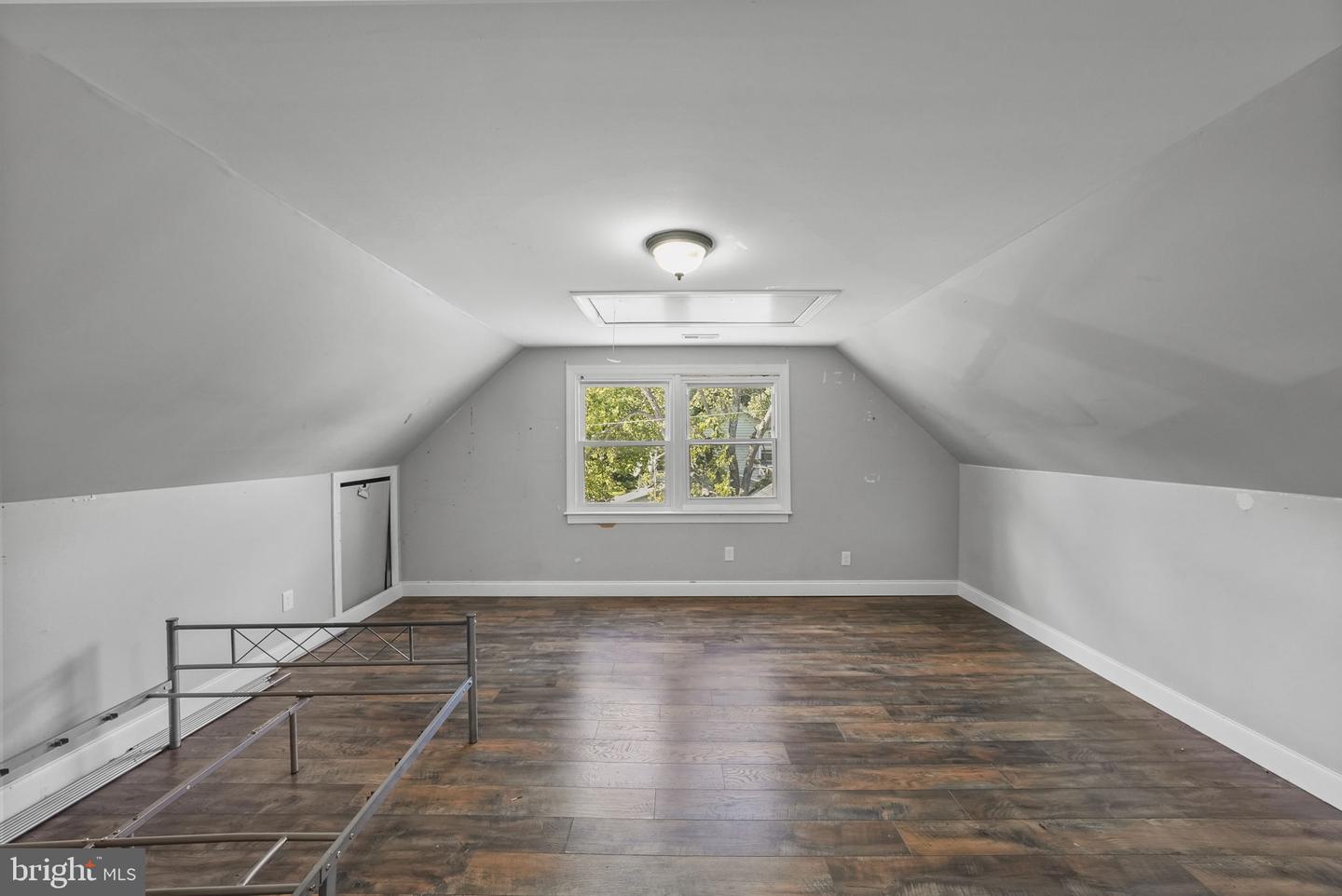 5 Barker Ln Property Photo 8