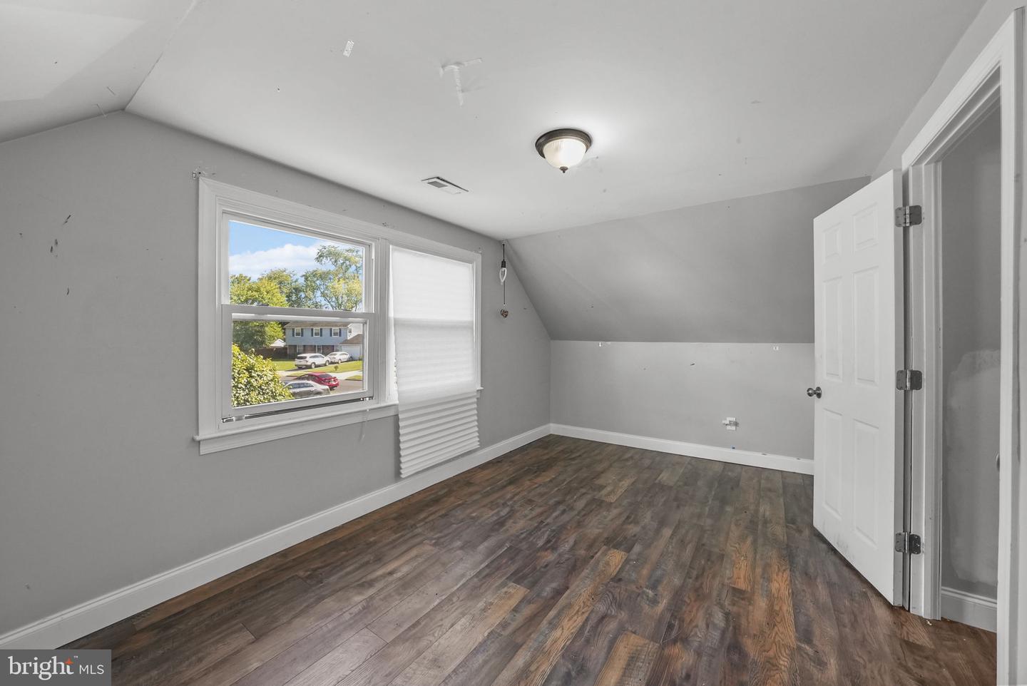 5 Barker Ln Property Photo 9