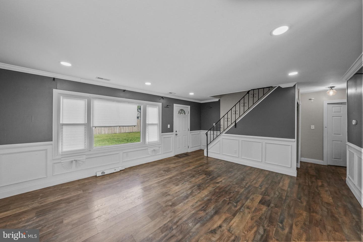 5 Barker Ln Property Photo 16