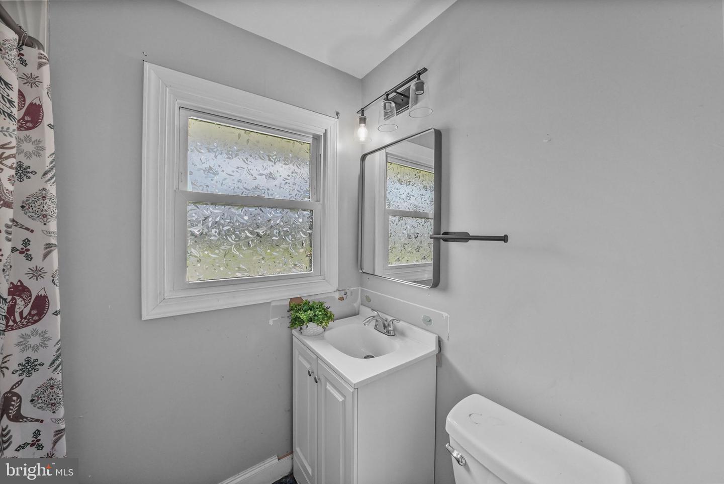 5 Barker Ln Property Photo 21