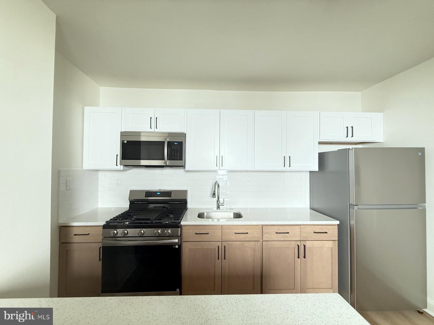 116 E Broad St #1 Property Photo 4