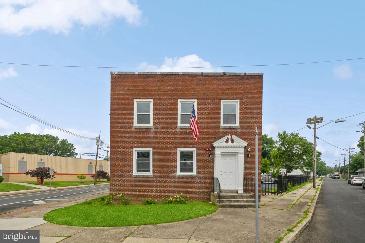 250 Warren St Property Photo 1