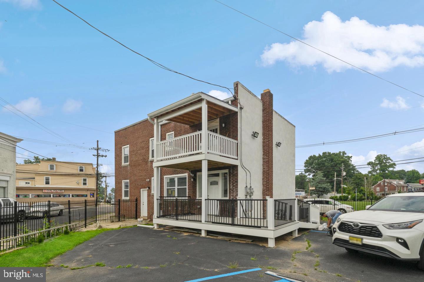 250 Warren St Property Photo 2