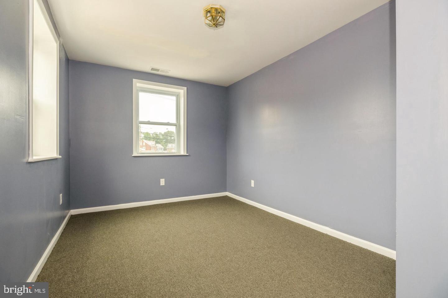 250 Warren St Property Photo 6