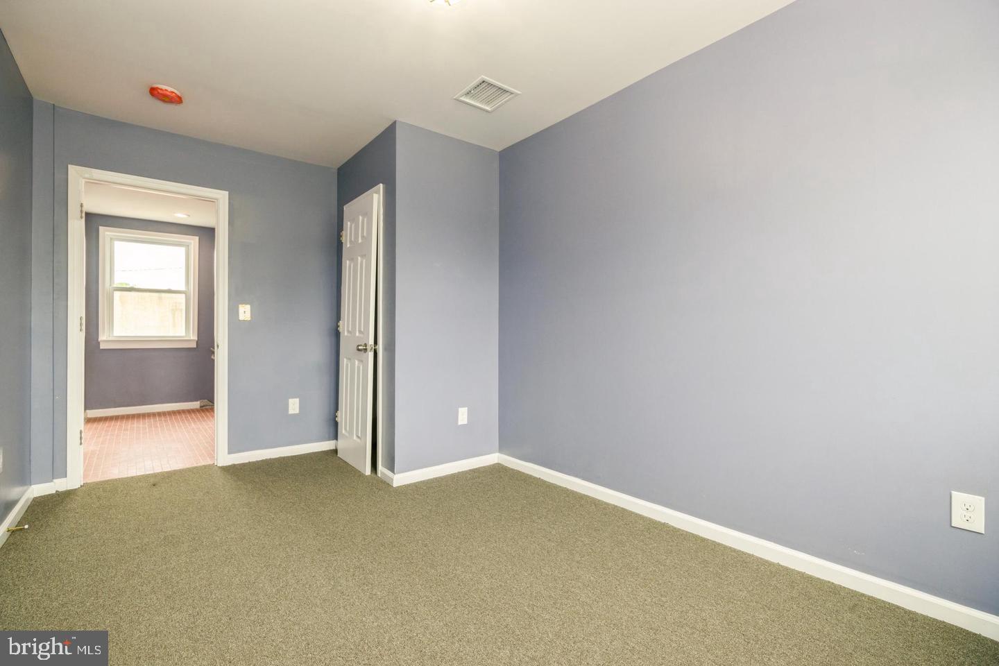 250 Warren St Property Photo 10