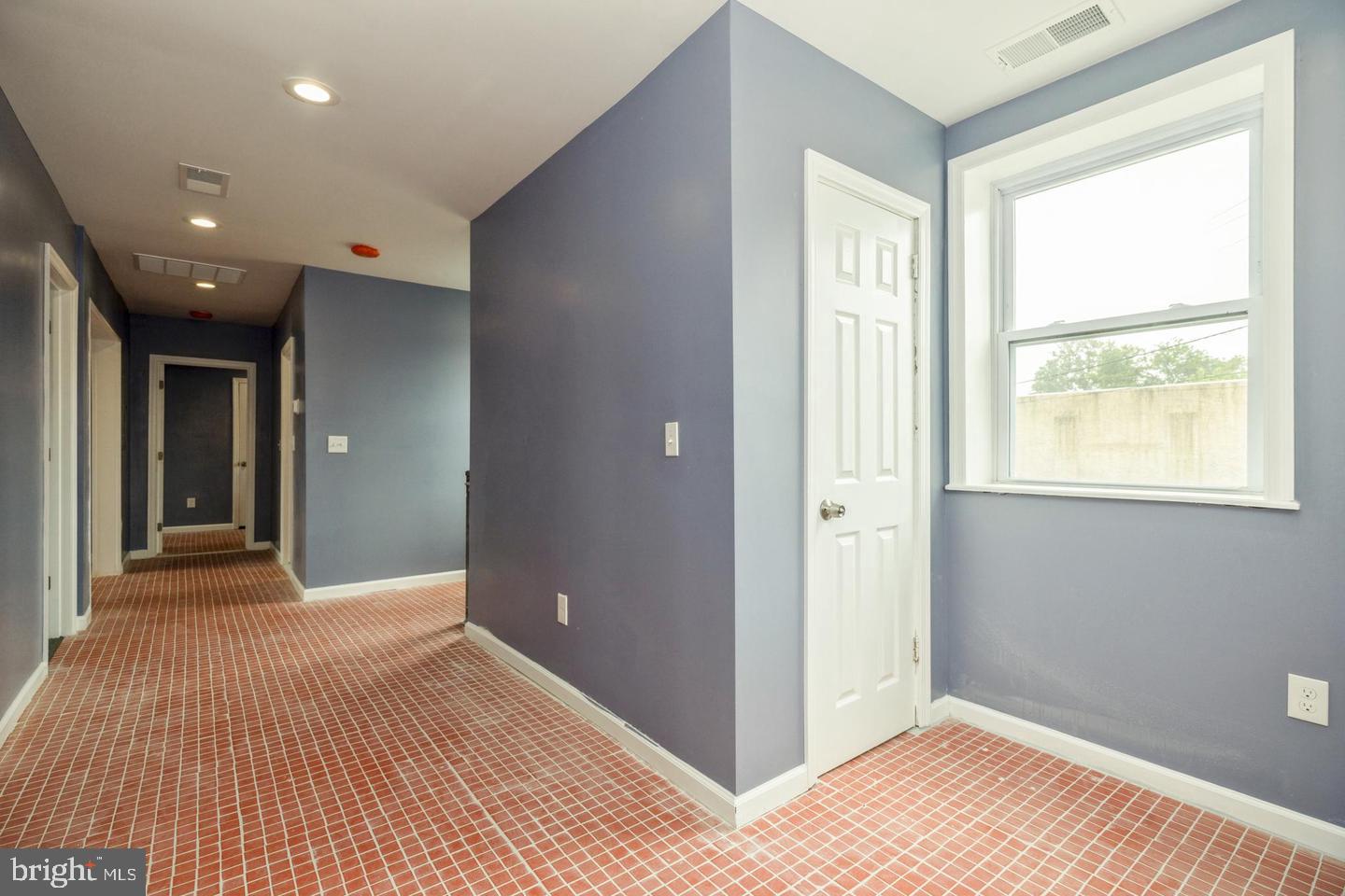 250 Warren St Property Photo 12