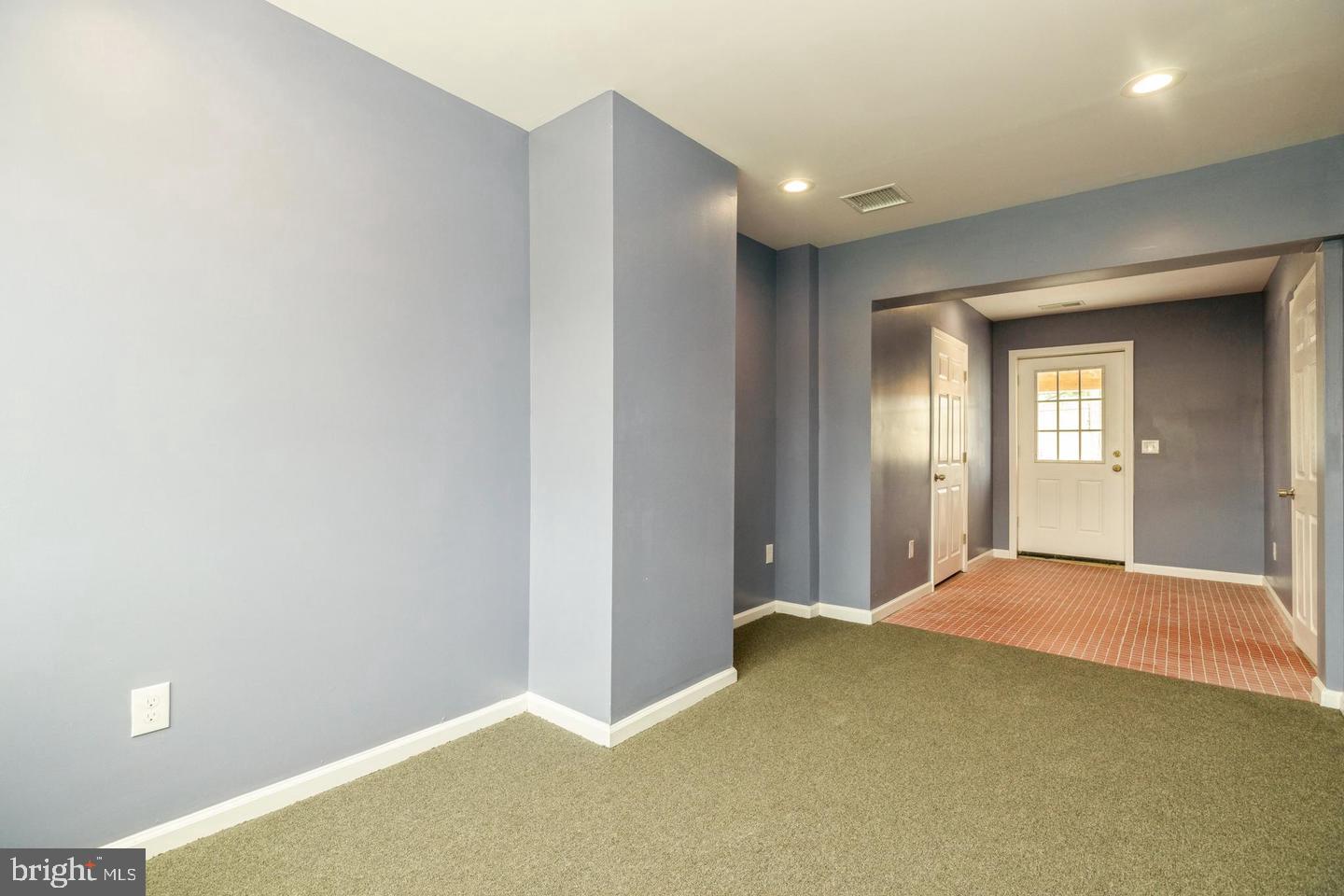 250 Warren St Property Photo 13