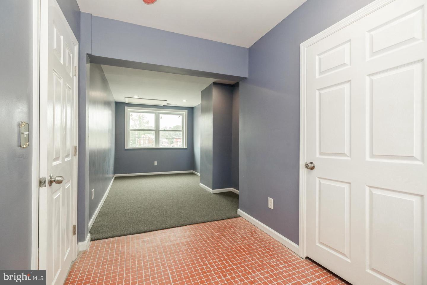 250 Warren St Property Photo 14