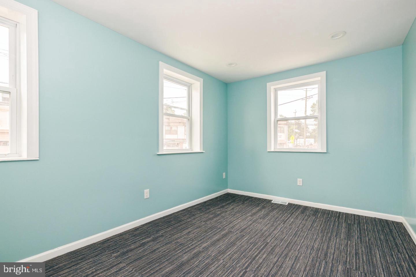 250 Warren St Property Photo 17
