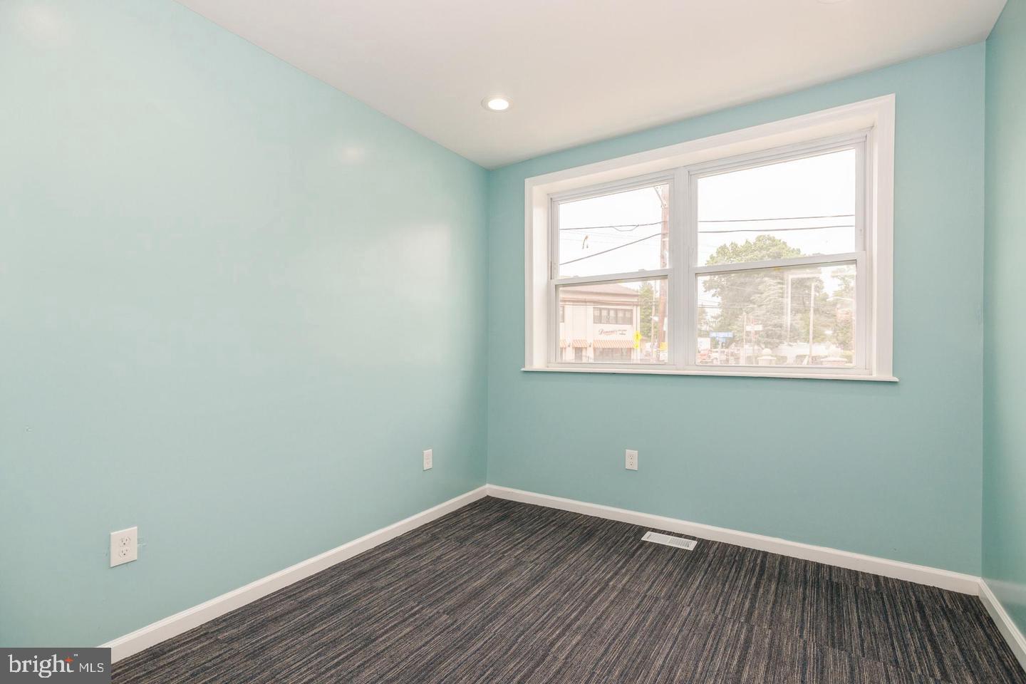 250 Warren St Property Photo 19