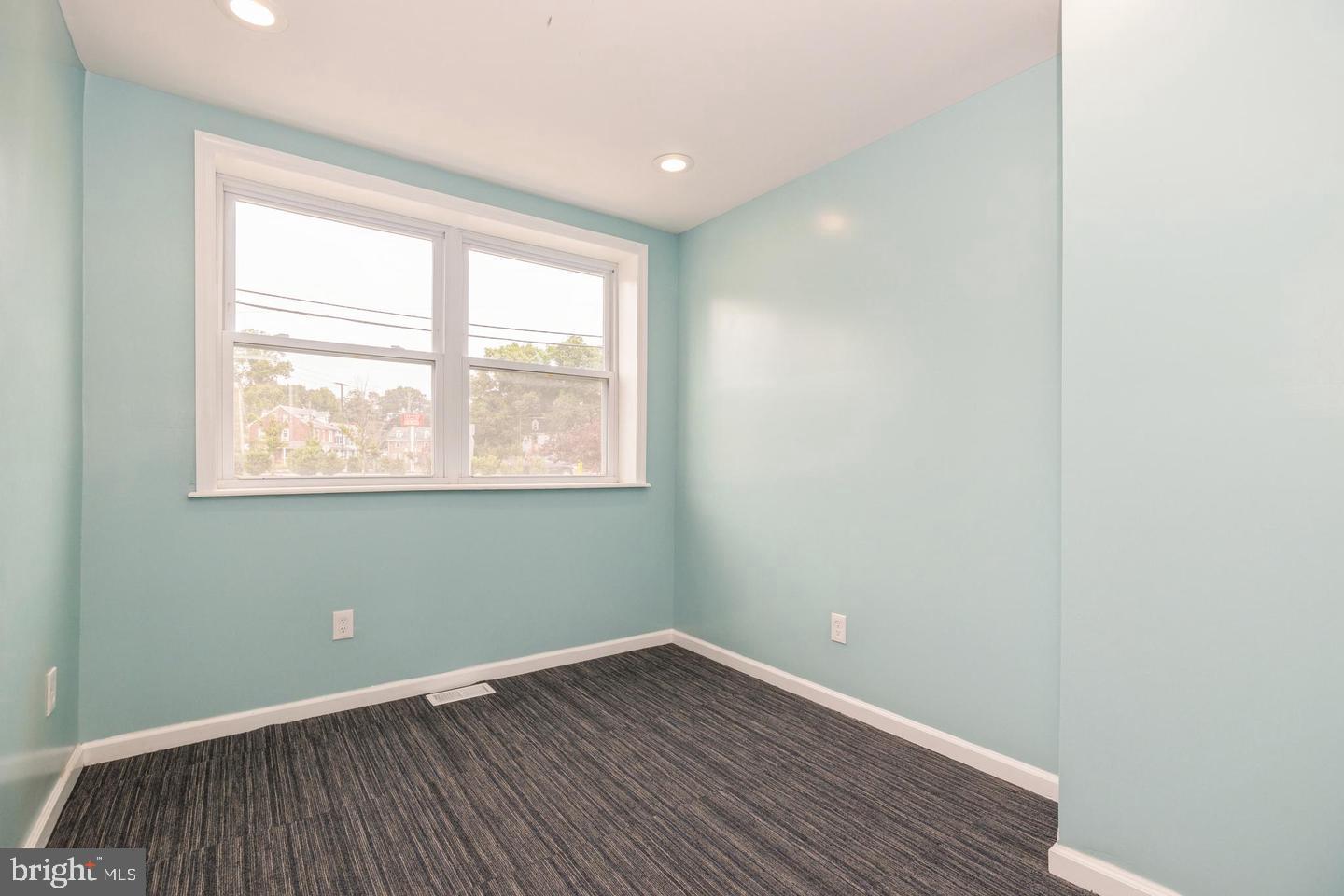 250 Warren St Property Photo 21