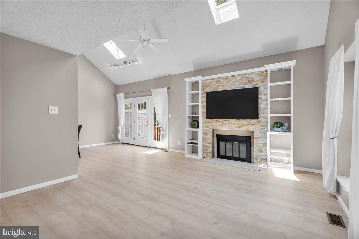 105 Berkshire Way Property Photo 4