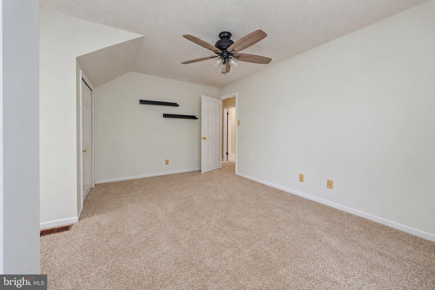 105 Berkshire Way Property Photo 16