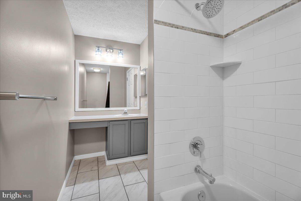 105 Berkshire Way Property Photo 19