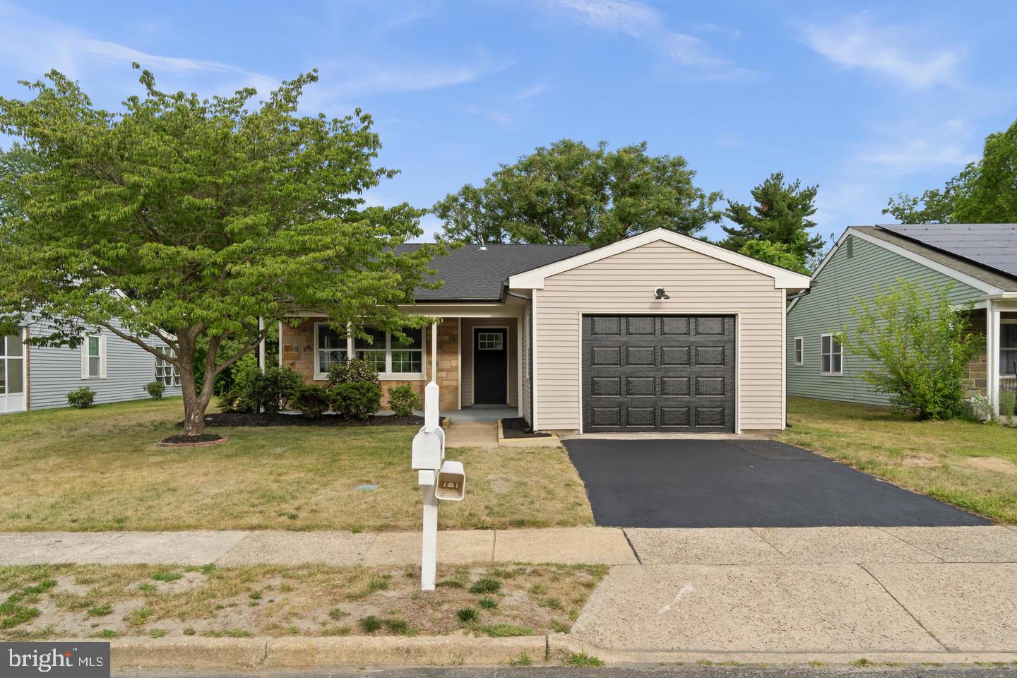 43 Kingston Way Property Photo 1