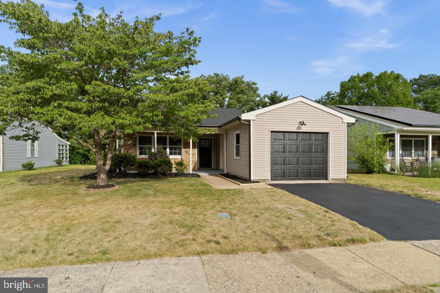 43 Kingston Way Property Photo 2