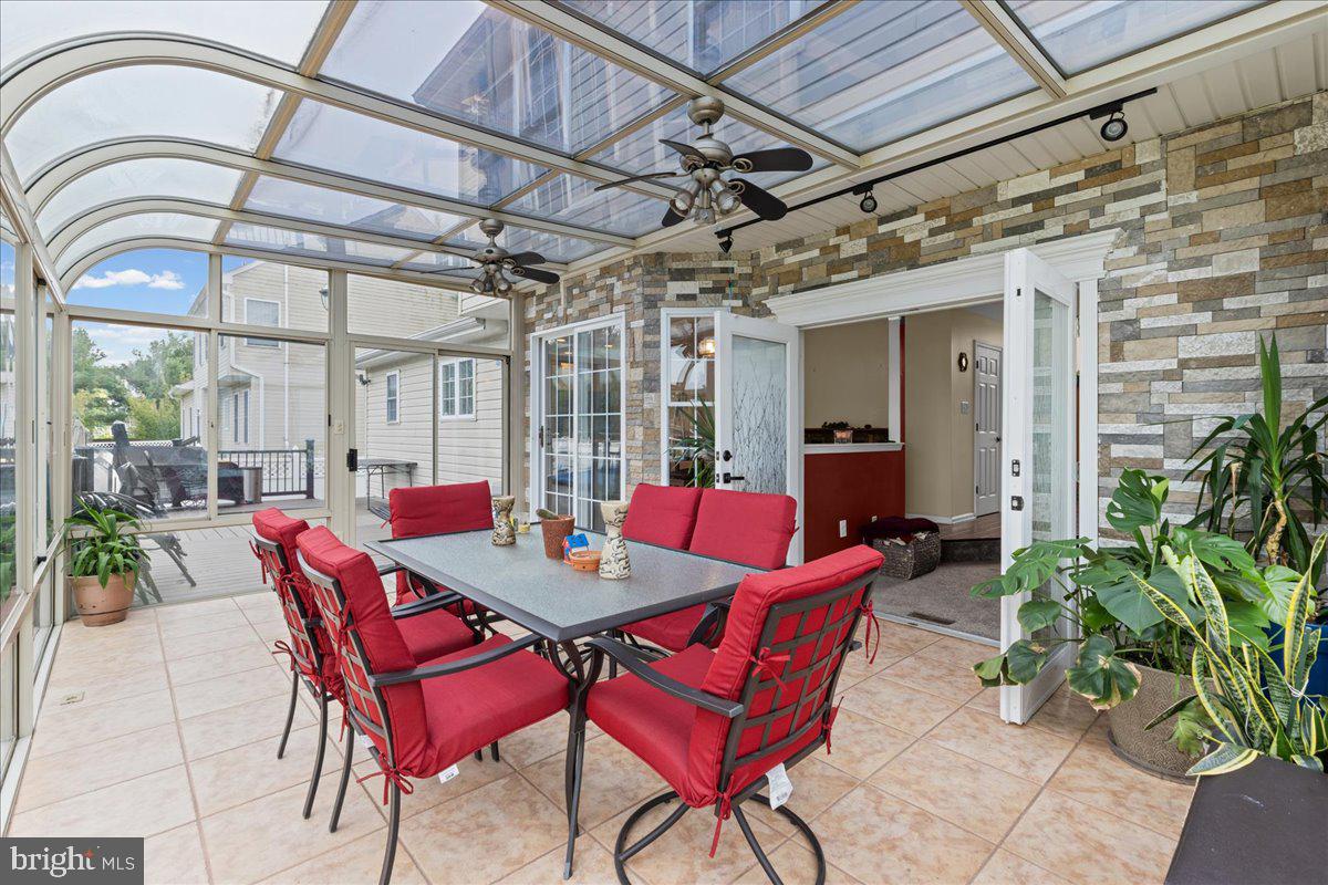 4 Dimsdale Dr Property Photo 15