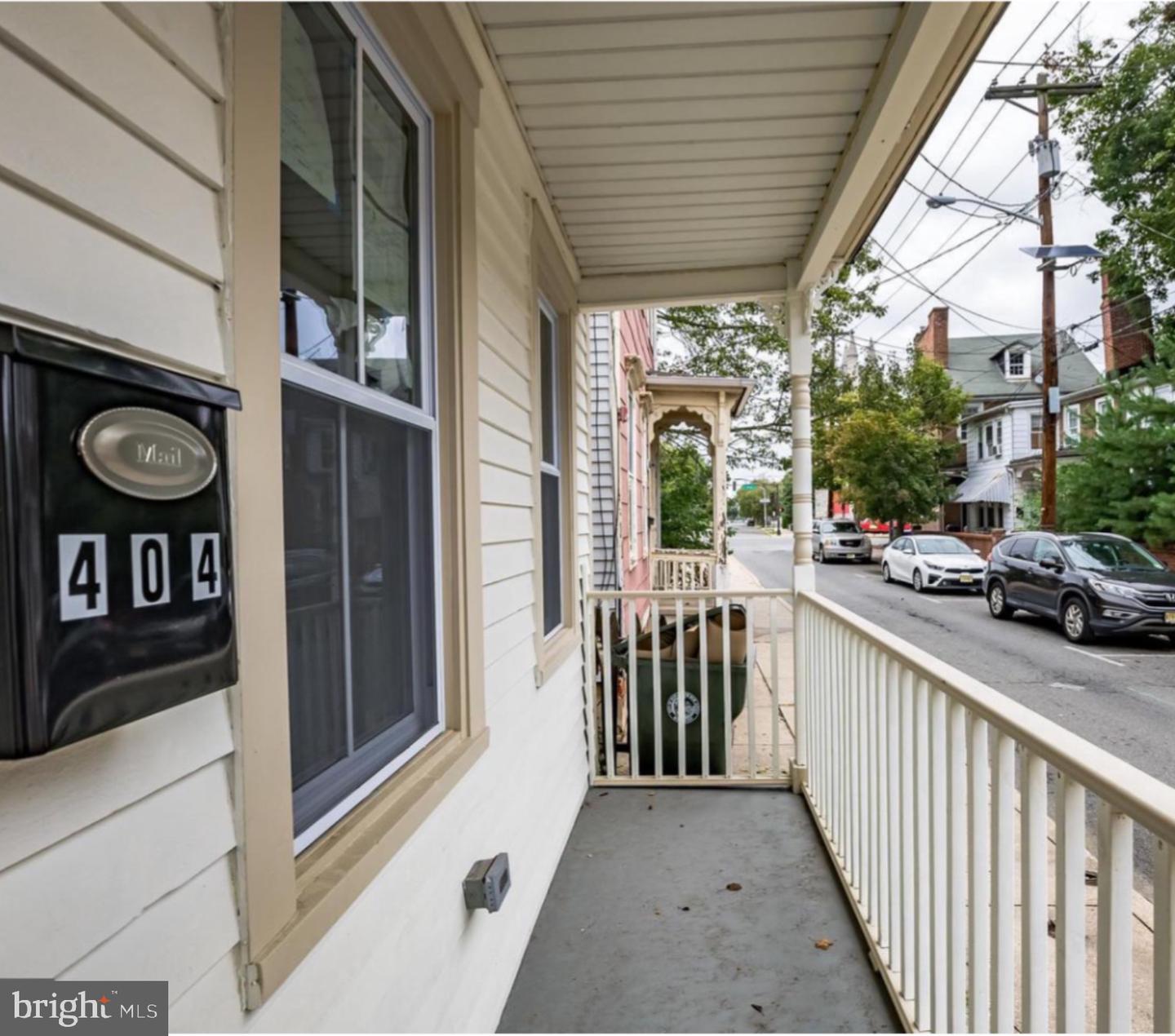404 Lawrence St Property Photo 2