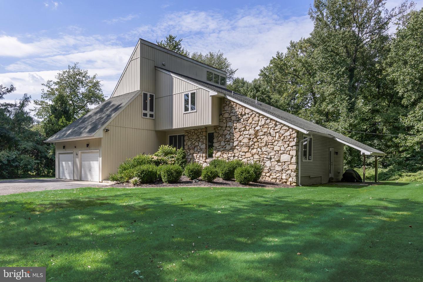 1 Bloomer Dr Property Photo 1