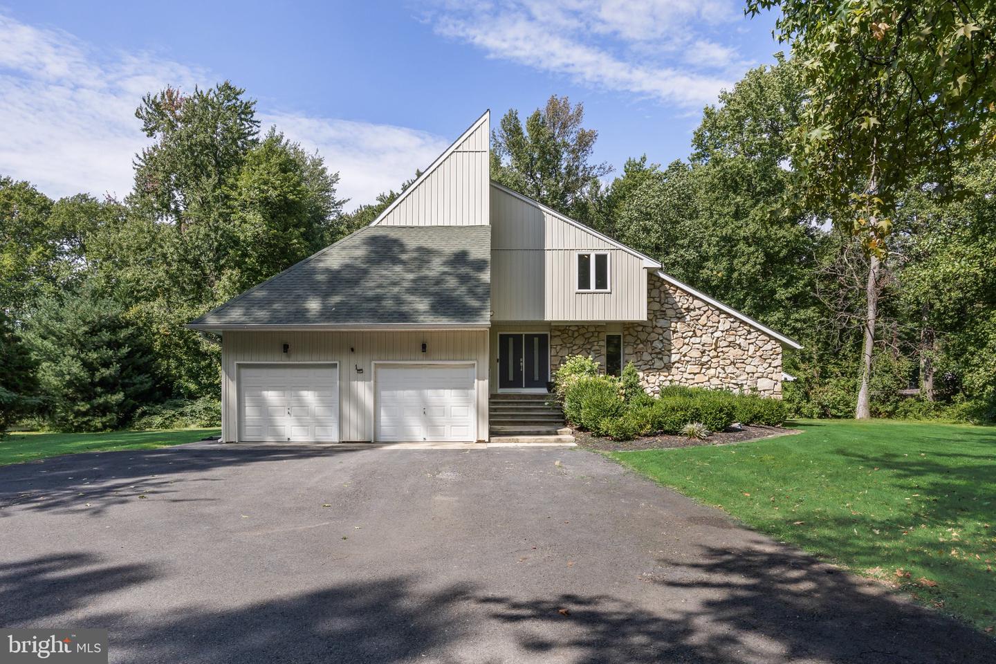 1 Bloomer Dr Property Photo 2