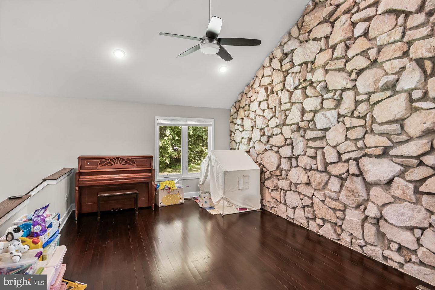 1 Bloomer Dr Property Photo 9