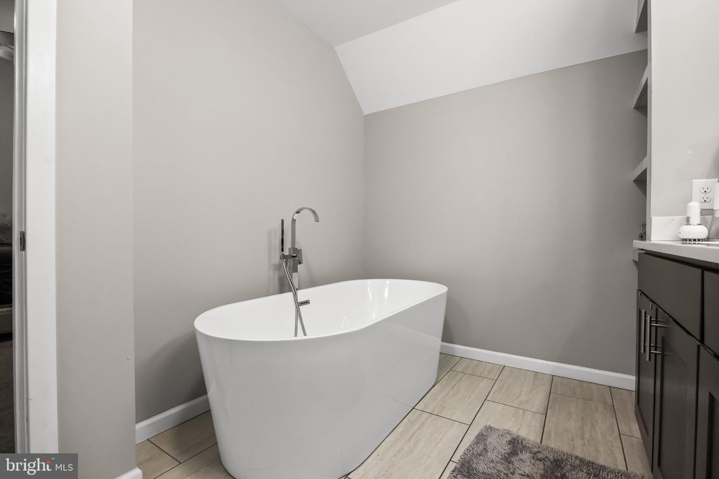 1 Bloomer Dr Property Photo 23