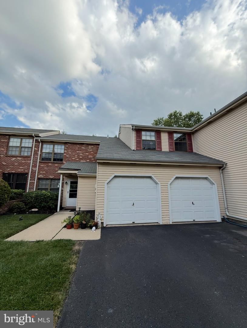 428 Willow Turn #b Property Photo 1
