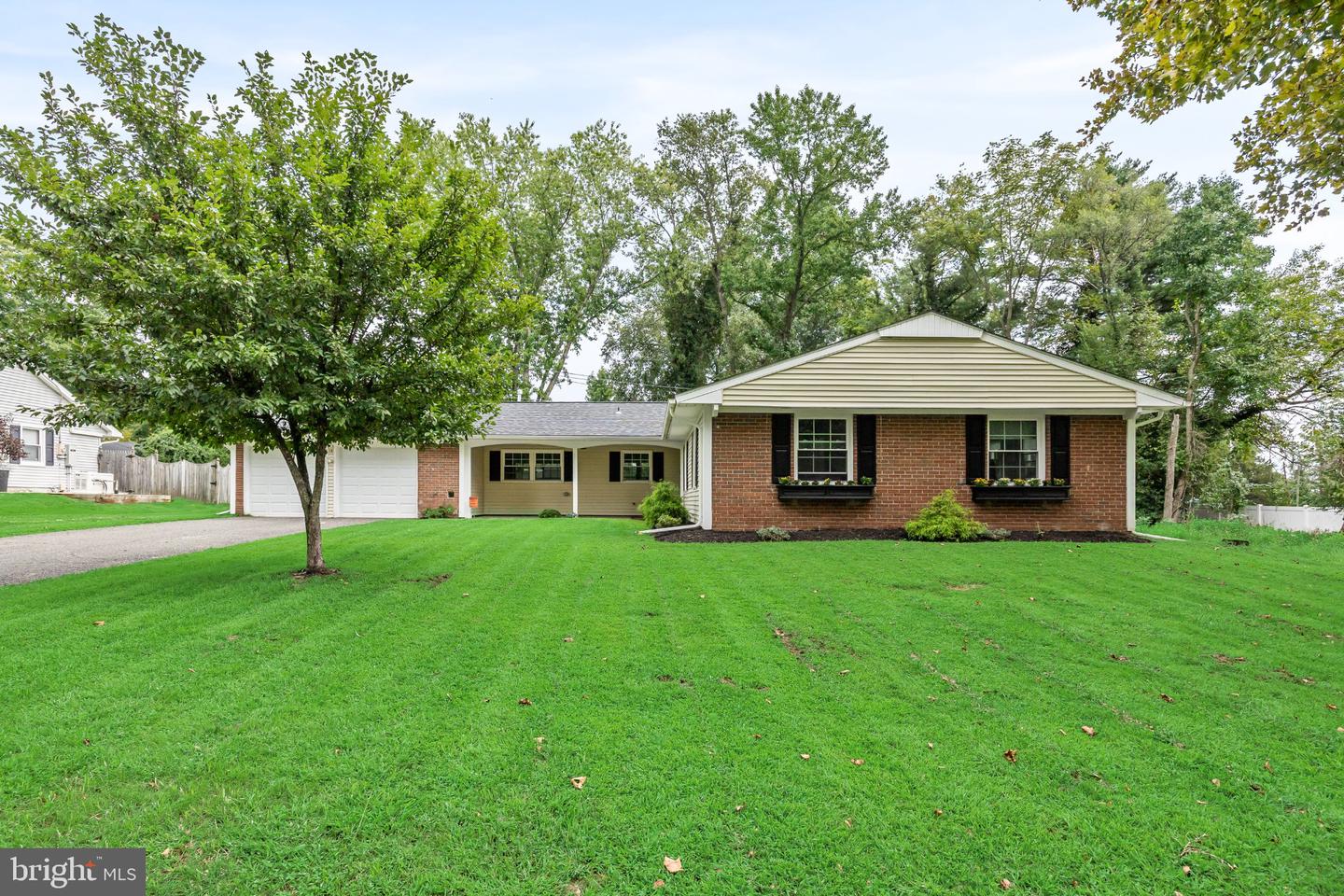 16 Creekview Rd Property Photo 1