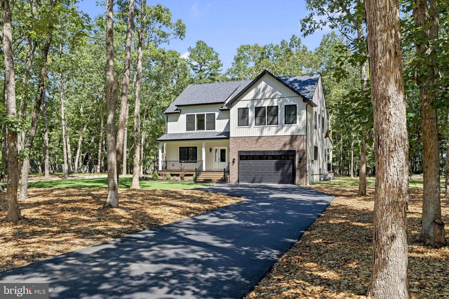 3 Stevens Ln Property Photo 2