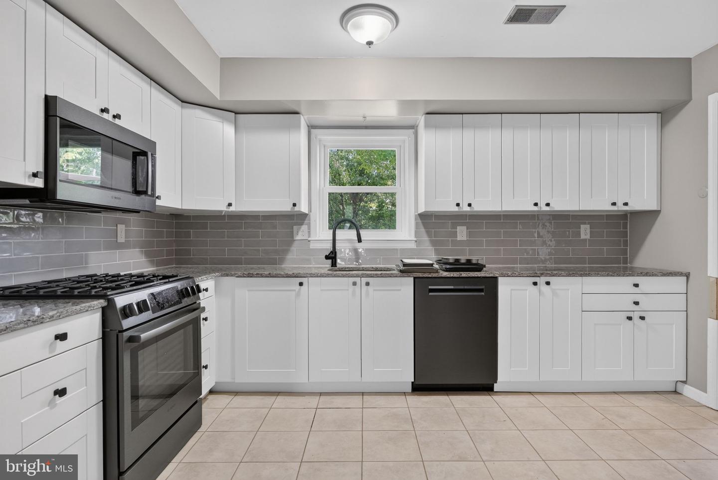9 Camelia Ln Property Photo 3