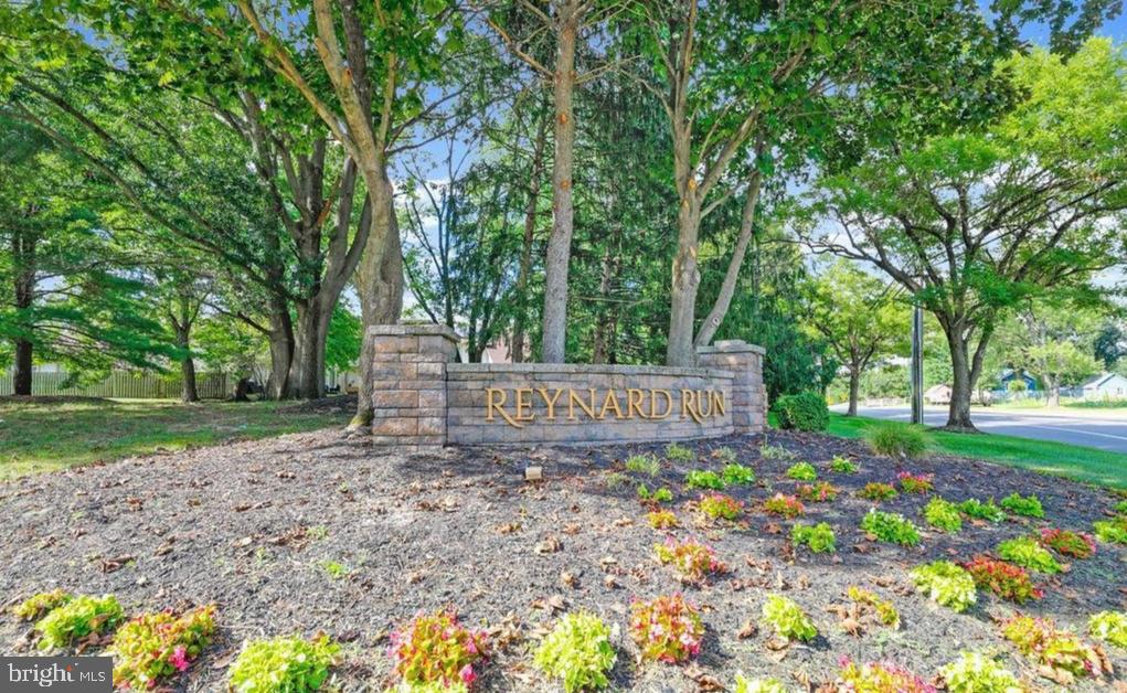 146 Crown Prince Dr Property Photo 3