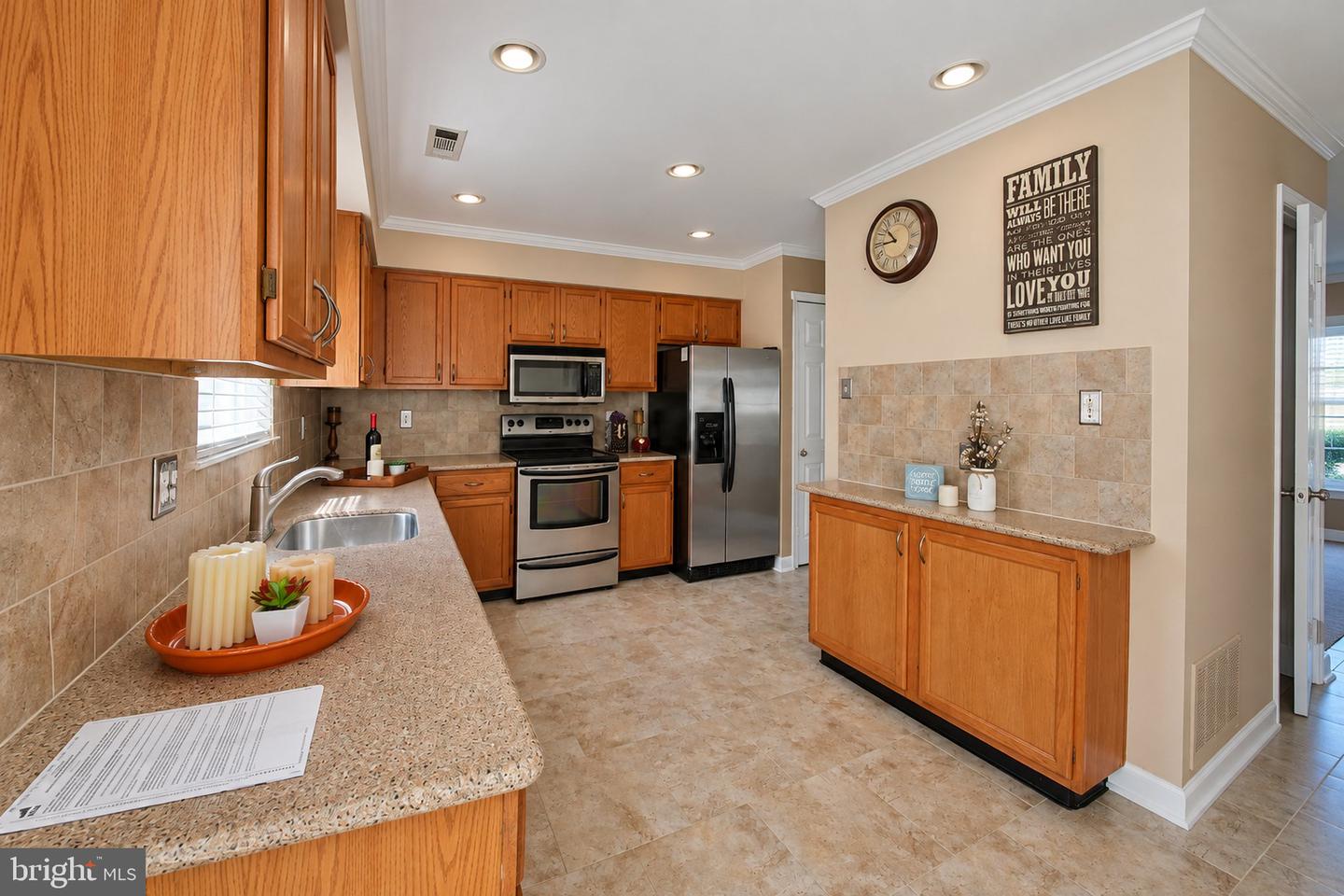 146 Crown Prince Dr Property Photo 10