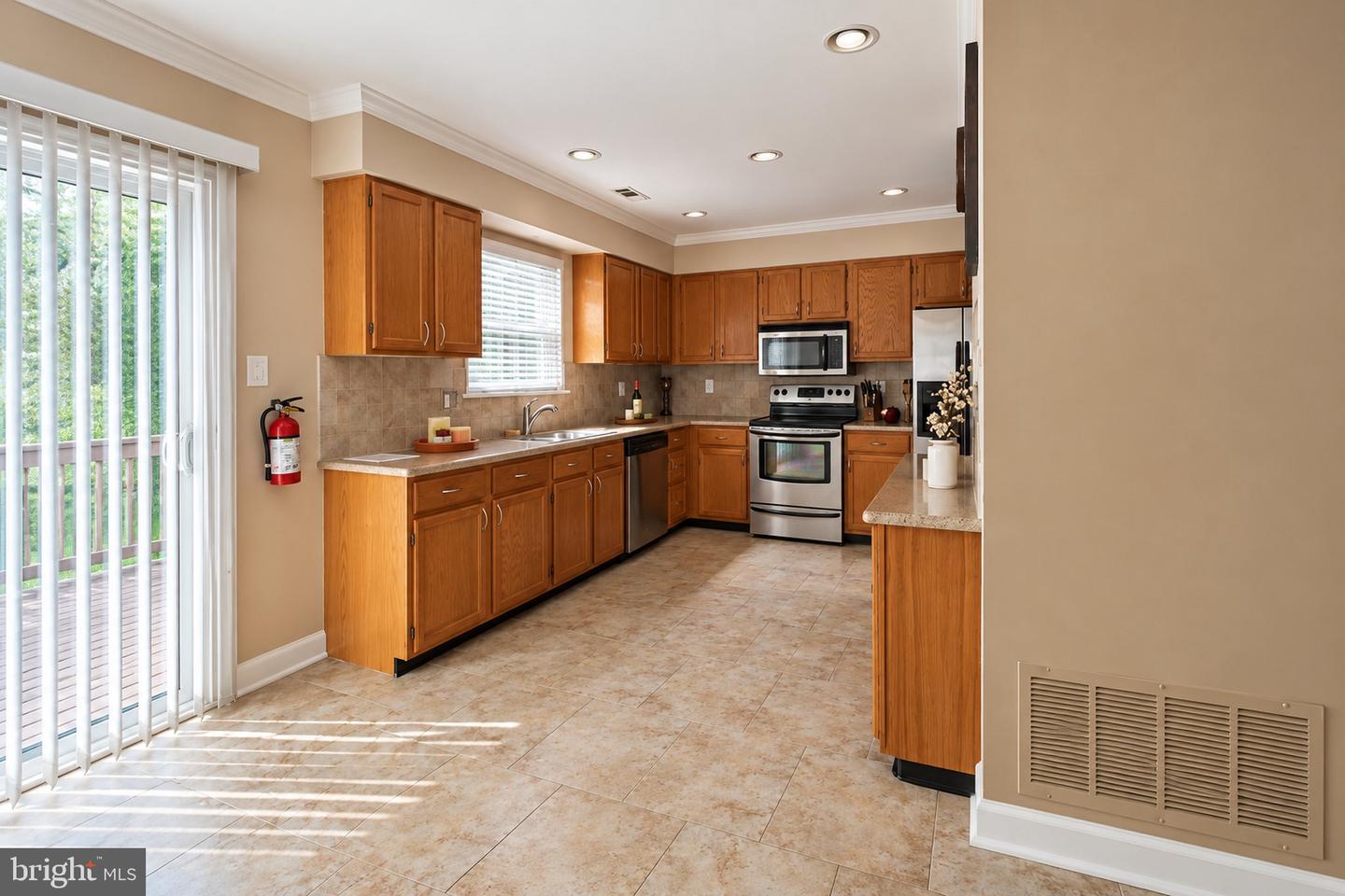 146 Crown Prince Dr Property Photo 11