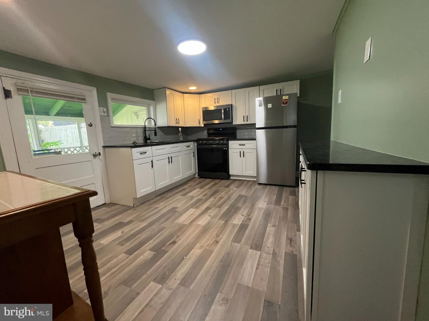 35 Paxson St Property Photo 2