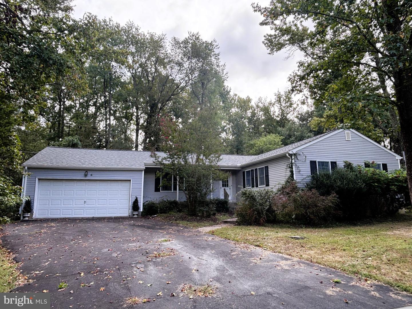 6 E DELAWARE TRL Property Photo 1