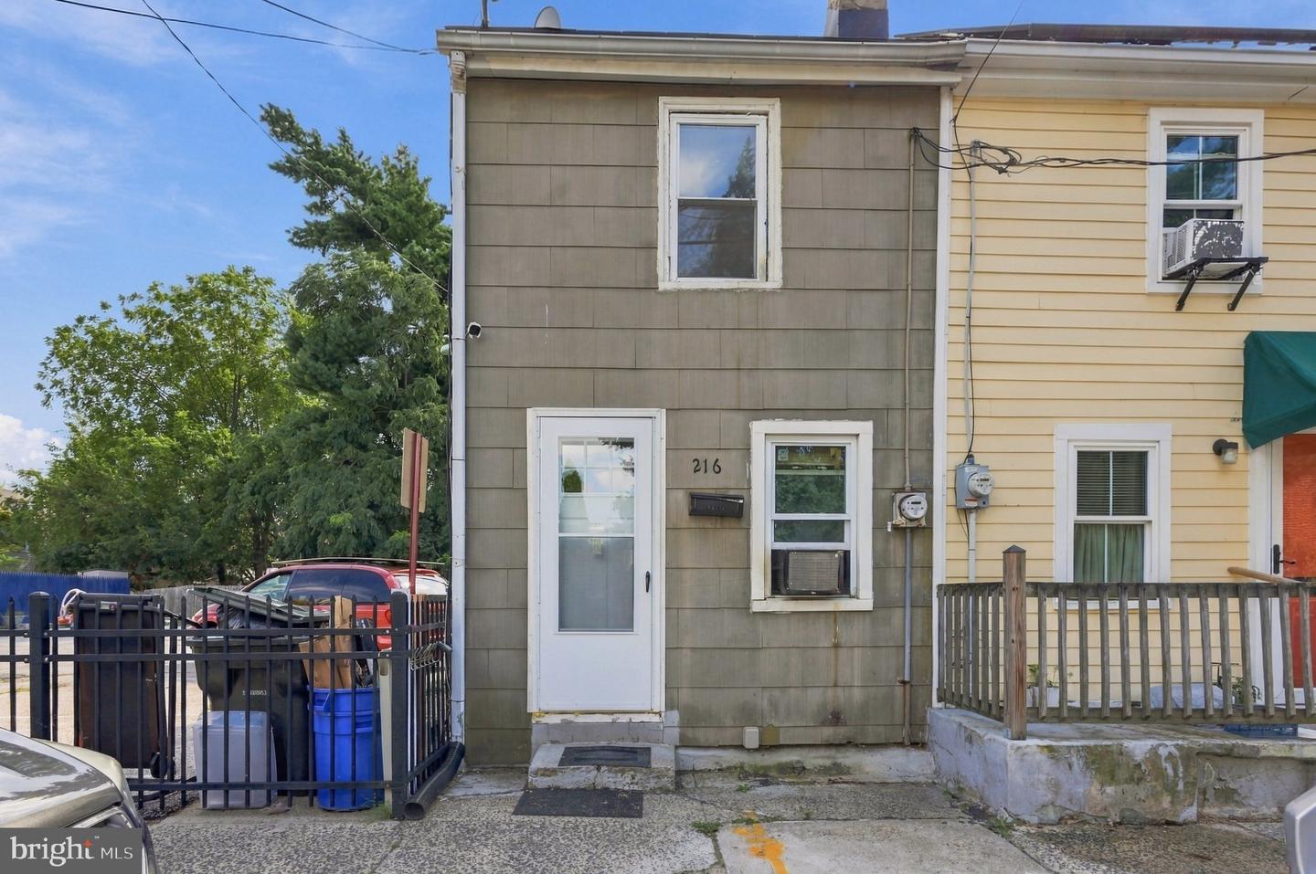 216 Barclay St Property Photo 1