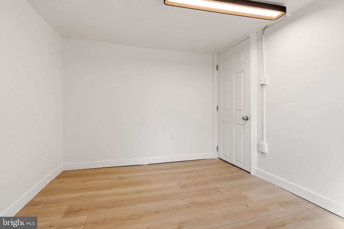 216 Barclay St Property Photo 4