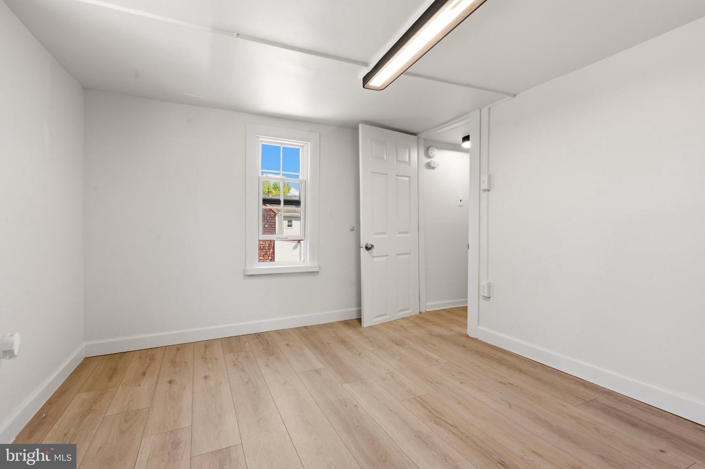 216 Barclay St Property Photo 6