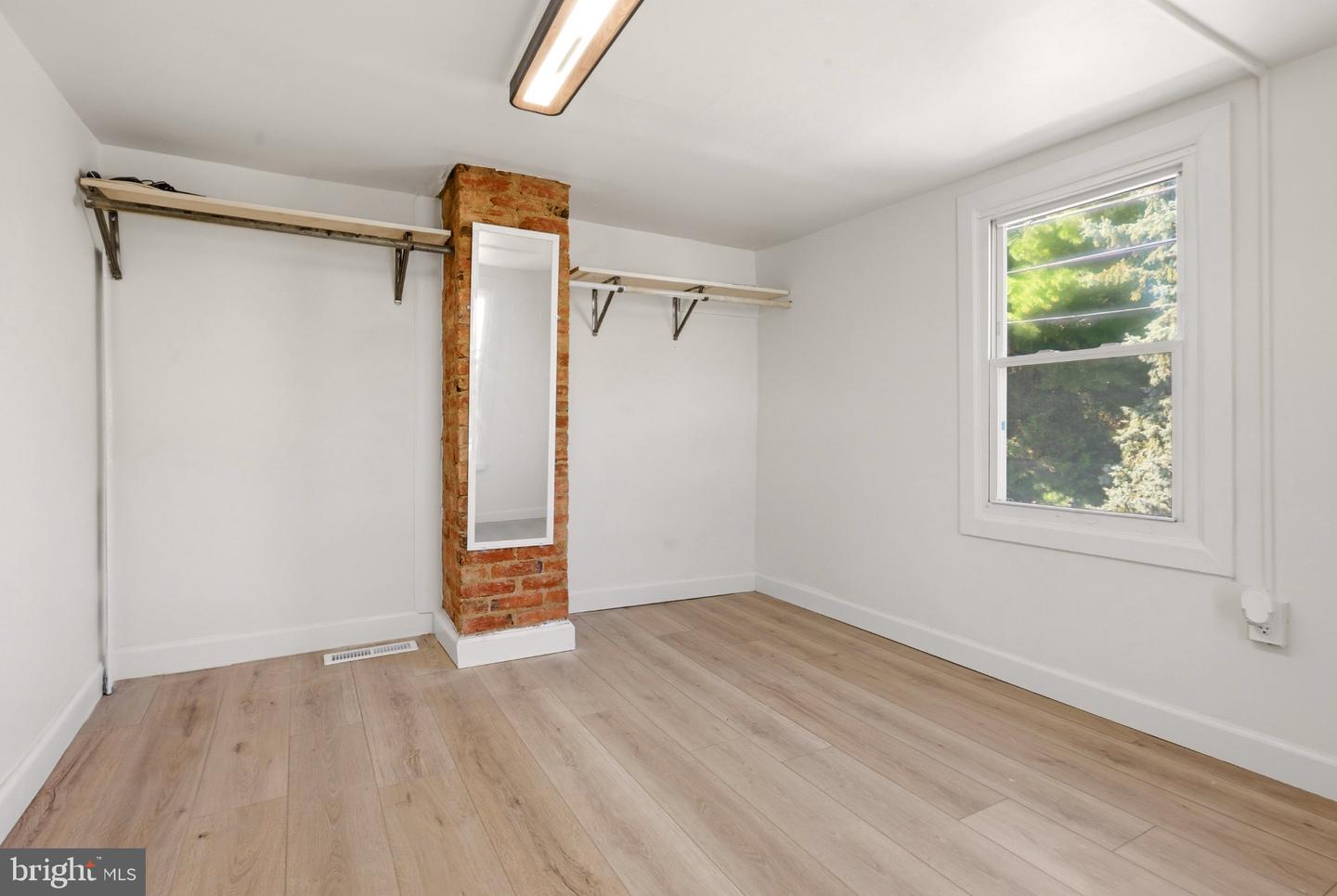 216 Barclay St Property Photo 7