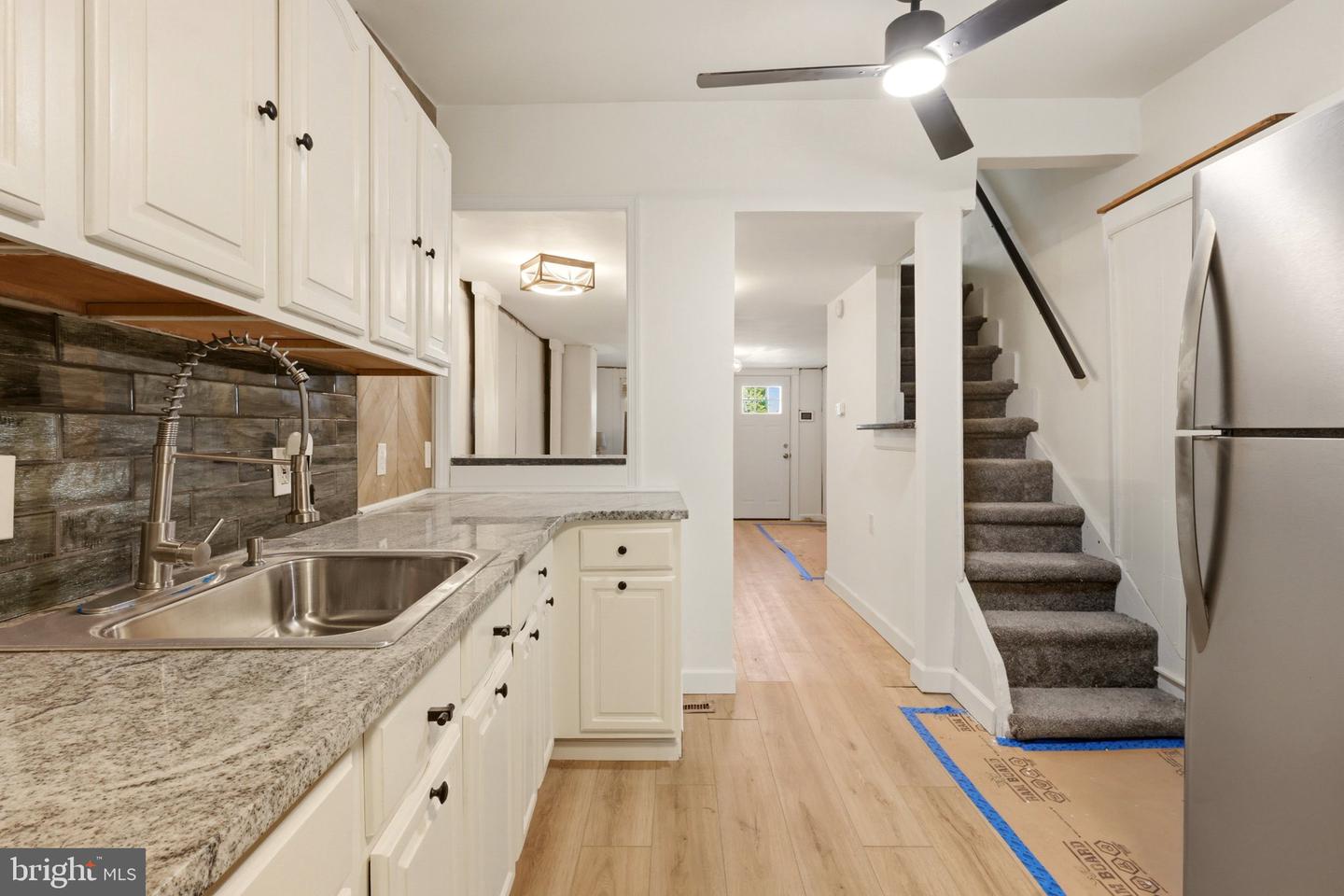 216 Barclay St Property Photo 11