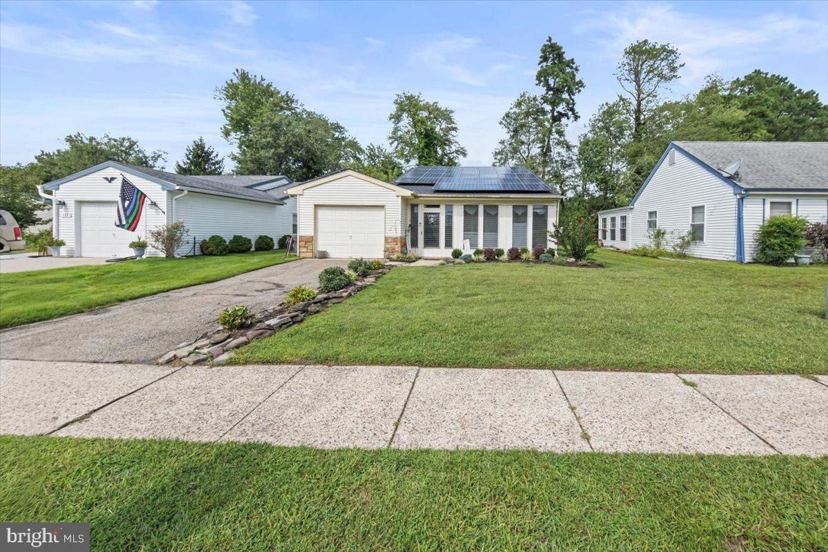 139 HUNTINGTON DR Property Photo 1