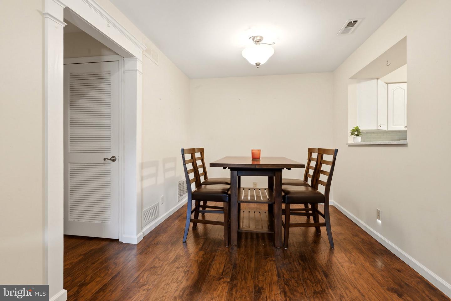 1504-b Denham Ct Property Photo 6