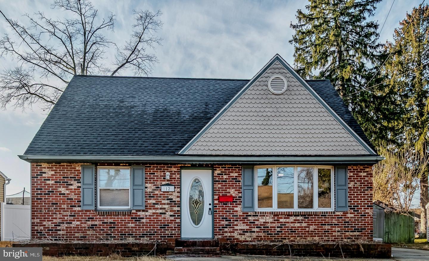 12 OVERBROOK AVE Property Photo 1